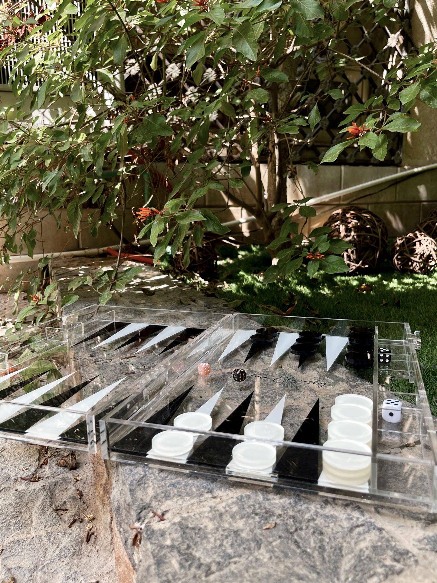 White x Black Acrylic Tawla Set